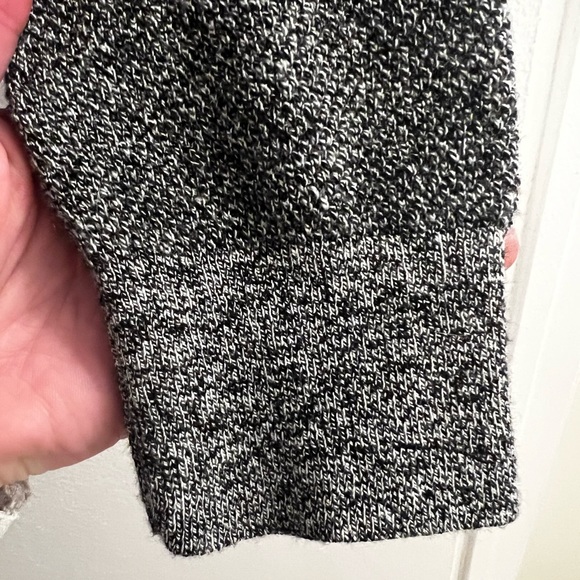 Women’s GAP Long-Sleeve Lightweight V-Neck Sweater SIZE L - PRE-OWNED - Picture 5 of 7